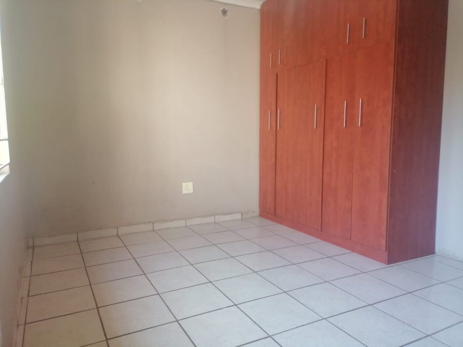 To Let 4 Bedroom Property for Rent in Geelhoutpark North West